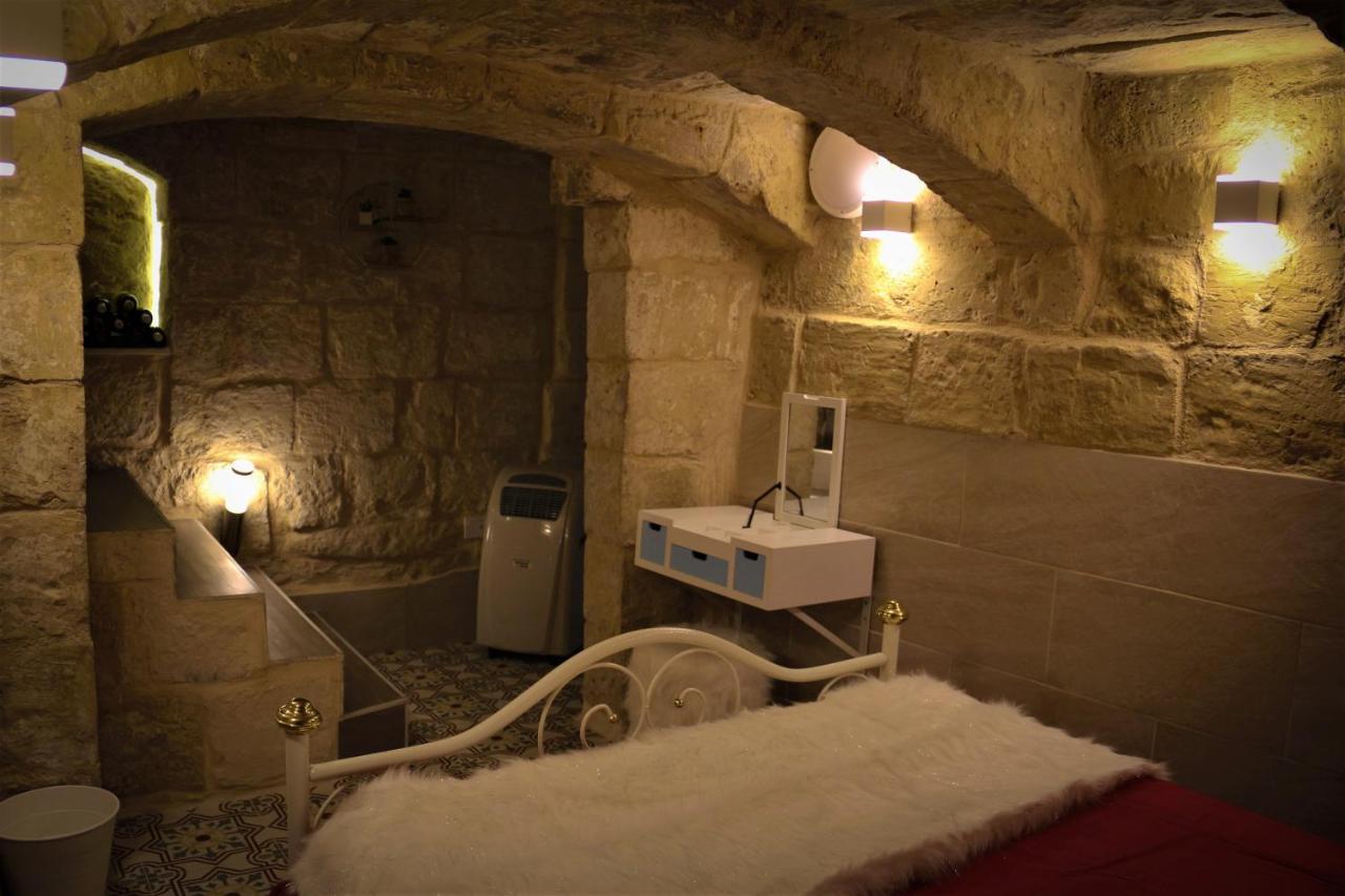 Apartament Malta'S Naughtiest Cabaret Floriana Zewnętrze zdjęcie