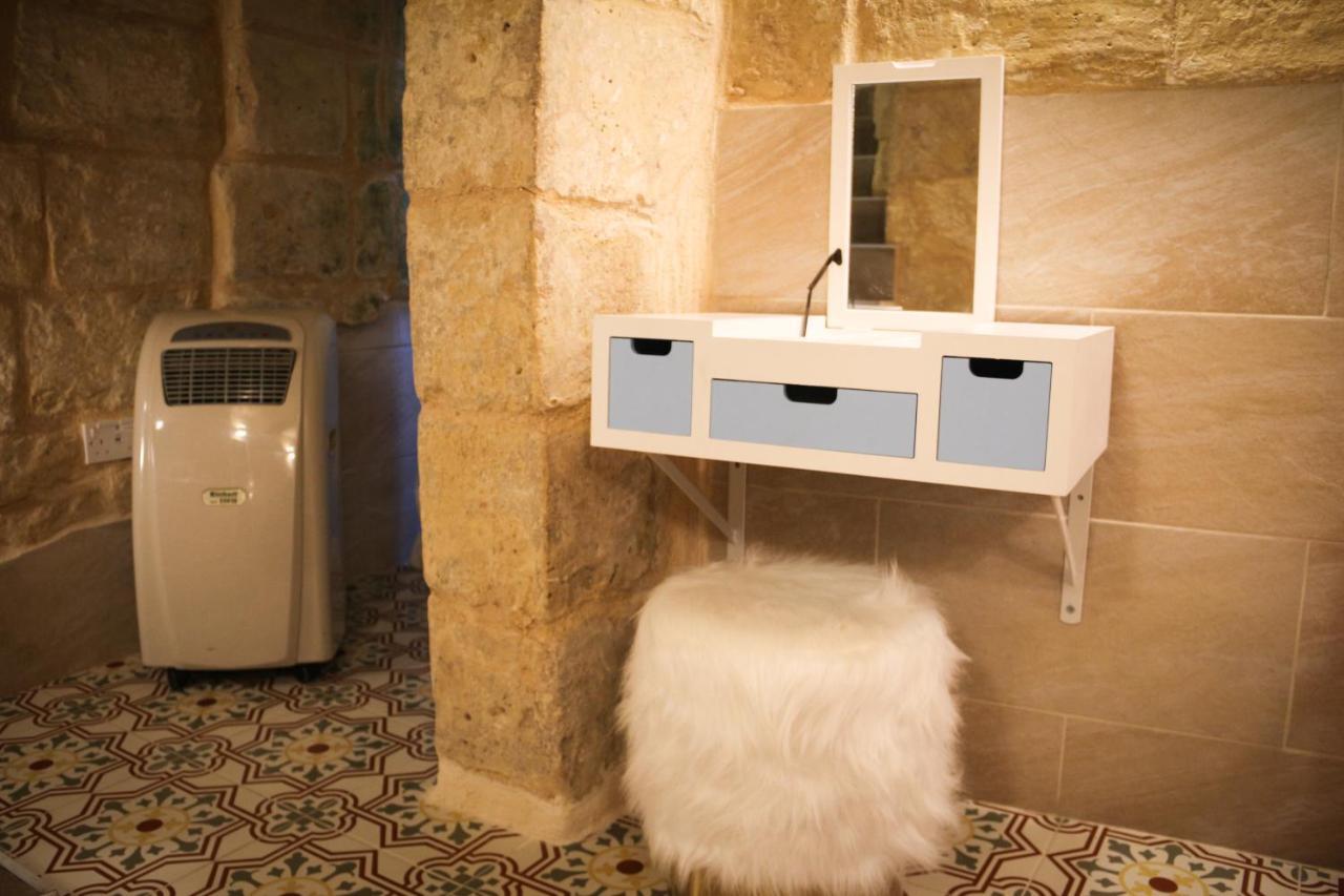 Apartament Malta'S Naughtiest Cabaret Floriana Zewnętrze zdjęcie