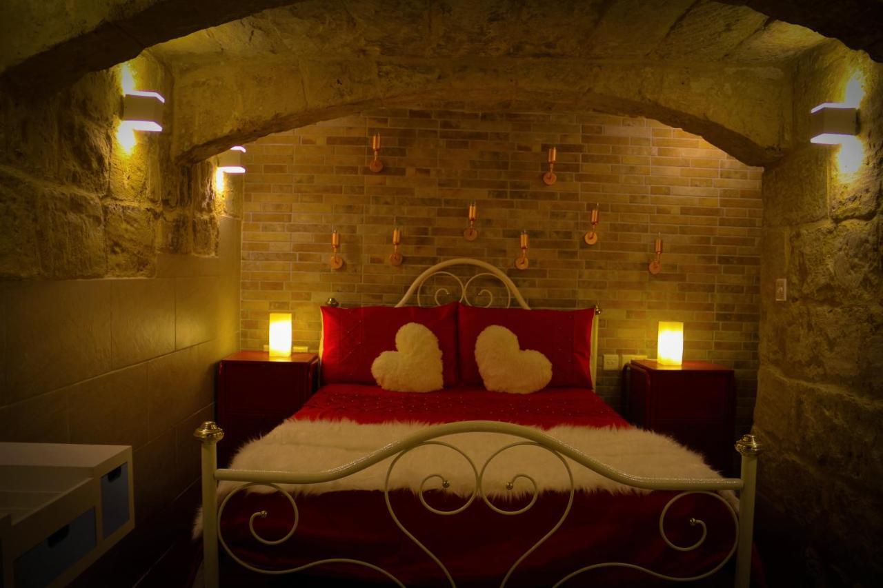 Apartament Malta'S Naughtiest Cabaret Floriana Zewnętrze zdjęcie