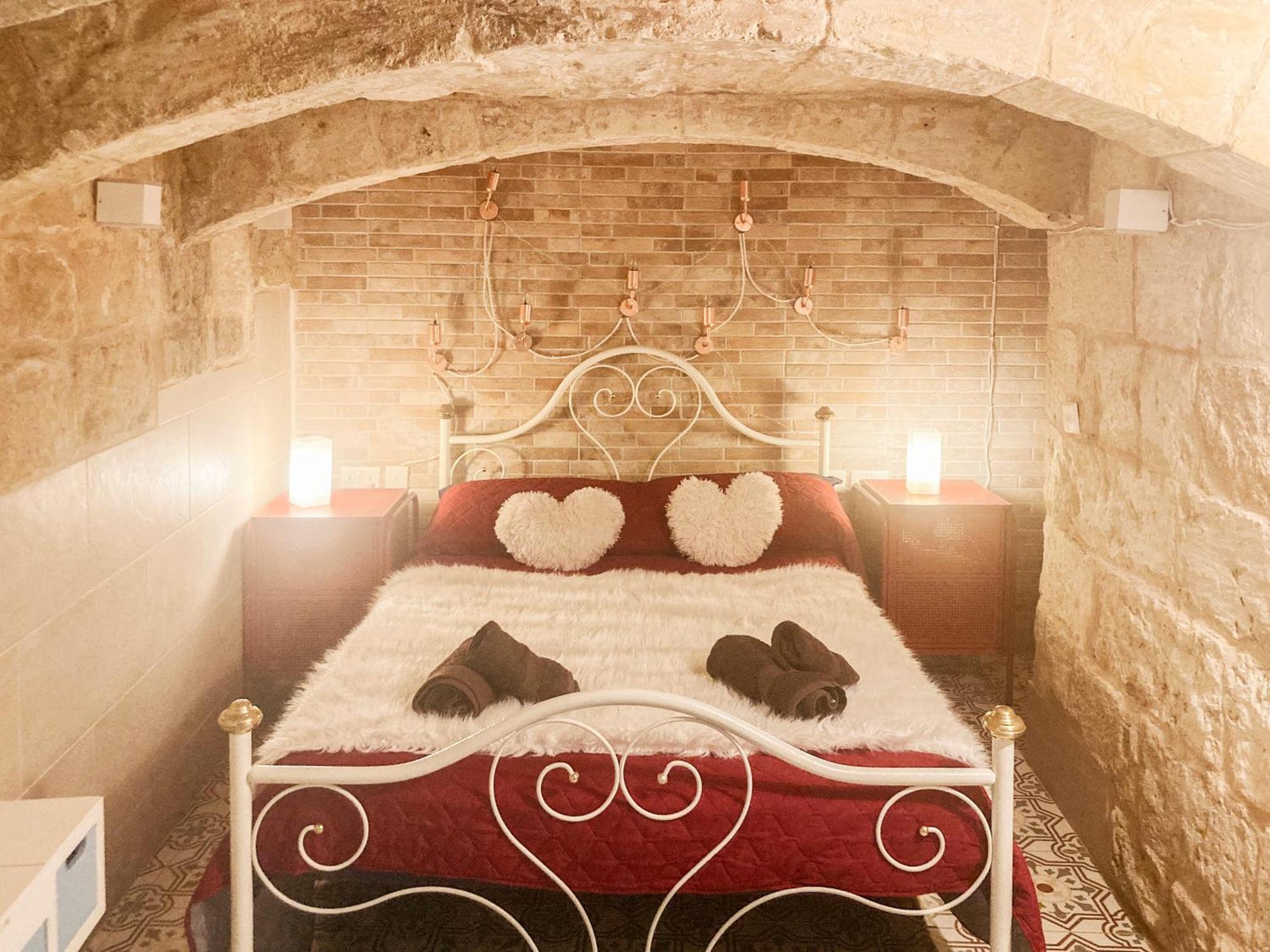 Apartament Malta'S Naughtiest Cabaret Floriana Zewnętrze zdjęcie