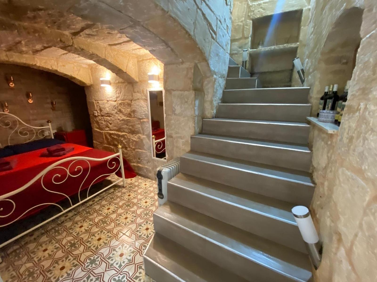 Apartament Malta'S Naughtiest Cabaret Floriana Zewnętrze zdjęcie